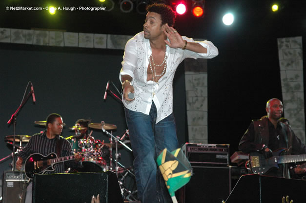 Shaggy @ The Aqueduct on Rose Hall - Friday, January 26, 2007 - 10th Anniversary - Air Jamaica Jazz & Blues Festival 2007 - The Art of Music - Tuesday, January 23 - Saturday, January 27, 2007, The Aqueduct on Rose Hall, Montego Bay, Jamaica - Negril Travel Guide, Negril Jamaica WI - http://www.negriltravelguide.com - info@negriltravelguide.com...!