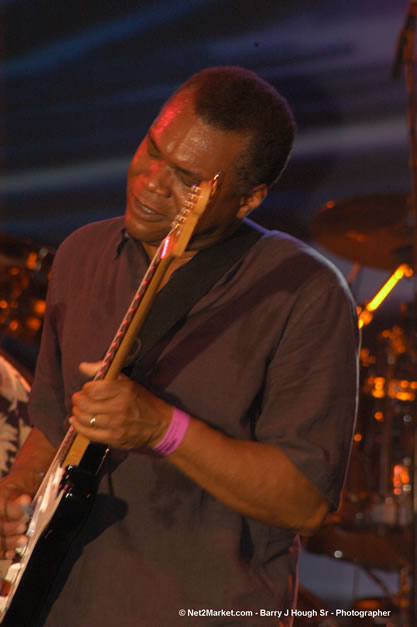 The Robert Cray Band @ The Aqueduct on Rose Hall - Friday, January 26, 2007 - 10th Anniversary - Air Jamaica Jazz & Blues Festival 2007 - The Art of Music - Tuesday, January 23 - Saturday, January 27, 2007, The Aqueduct on Rose Hall, Montego Bay, Jamaica - Negril Travel Guide, Negril Jamaica WI - http://www.negriltravelguide.com - info@negriltravelguide.com...!