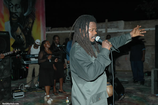 The Messenger, Reggae Super Star - Luciano - Gregory Isaacs - Bobby Dread - Swallow - backed by the Indika Band - Boubon Beach Restaurant, Beach Bar & Oceanfront Accommodations - Negril Travel Guide, Negril Jamaica WI - http://www.negriltravelguide.com - info@negriltravelguide.com...!