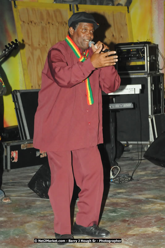 Bunny Wailer & King Yellowman at Bourbon Beach - Monday, February 25, 2008 - Bourbin Beach Restaurant, Bar, Oceanfront Accommodatioins, Live Reggae Music & Disco, Norman Manley Boulevard, Negril, Westmoreland, Jamaica W.I. - Photographs by Net2Market.com - Barry J. Hough Sr, Photographer - Negril Travel Guide, Negril Jamaica WI - http://www.negriltravelguide.com - info@negriltravelguide.com...!