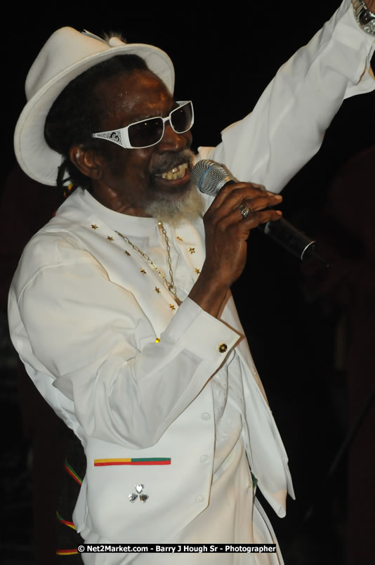 Bunny Wailer & King Yellowman at Bourbon Beach - Monday, February 25, 2008 - Bourbin Beach Restaurant, Bar, Oceanfront Accommodatioins, Live Reggae Music & Disco, Norman Manley Boulevard, Negril, Westmoreland, Jamaica W.I. - Photographs by Net2Market.com - Barry J. Hough Sr, Photographer - Negril Travel Guide, Negril Jamaica WI - http://www.negriltravelguide.com - info@negriltravelguide.com...!