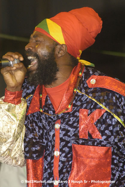 Capleton - Cure Fest 2007 - Longing For Concert at Trelawny Multi Purpose Stadium, Trelawny, Jamaica - Sunday, October 14, 2007 - Cure Fest 2007 October 12th-14th, 2007 Presented by Danger Promotions, Iyah Cure Promotions, and Brass Gate Promotions - Alison Young, Publicist - Photographs by Net2Market.com - Barry J. Hough Sr, Photographer - Negril Travel Guide, Negril Jamaica WI - http://www.negriltravelguide.com - info@negriltravelguide.com...!