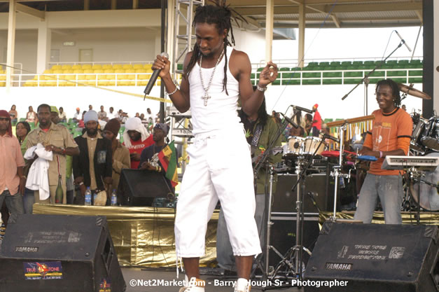 Jah Cure - Cure Fest 2007 - Longing For Concert at Trelawny Multi Purpose Stadium, Trelawny, Jamaica - Sunday, October 14, 2007 - Cure Fest 2007 October 12th-14th, 2007 Presented by Danger Promotions, Iyah Cure Promotions, and Brass Gate Promotions - Alison Young, Publicist - Photographs by Net2Market.com - Barry J. Hough Sr, Photographer - Negril Travel Guide, Negril Jamaica WI - http://www.negriltravelguide.com - info@negriltravelguide.com...!