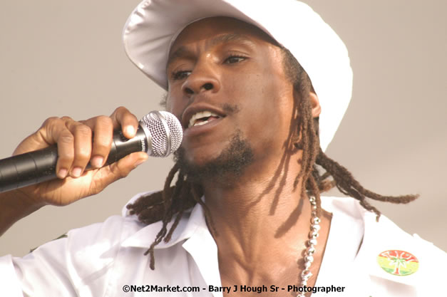 Jah Cure - Cure Fest 2007 - Longing For Concert at Trelawny Multi Purpose Stadium, Trelawny, Jamaica - Sunday, October 14, 2007 - Cure Fest 2007 October 12th-14th, 2007 Presented by Danger Promotions, Iyah Cure Promotions, and Brass Gate Promotions - Alison Young, Publicist - Photographs by Net2Market.com - Barry J. Hough Sr, Photographer - Negril Travel Guide, Negril Jamaica WI - http://www.negriltravelguide.com - info@negriltravelguide.com...!