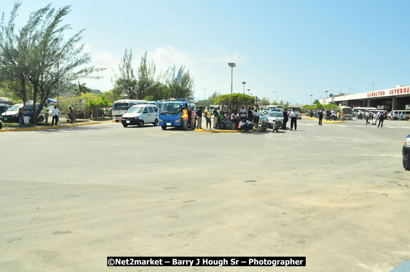 The Unveiling Of The Commemorative Plaque By The Honourable Prime Minister, Orette Bruce Golding, MP, And Their Majesties, King Juan Carlos I And Queen Sofia Of Spain - On Wednesday, February 18, 2009, Marking The Completion Of The Expansion Of Sangster International Airport, Venue at Sangster International Airport, Montego Bay, St James, Jamaica - Wednesday, February 18, 2009 - Photographs by Net2Market.com - Barry J. Hough Sr, Photographer/Photojournalist - Negril Travel Guide, Negril Jamaica WI - http://www.negriltravelguide.com - info@negriltravelguide.com...!