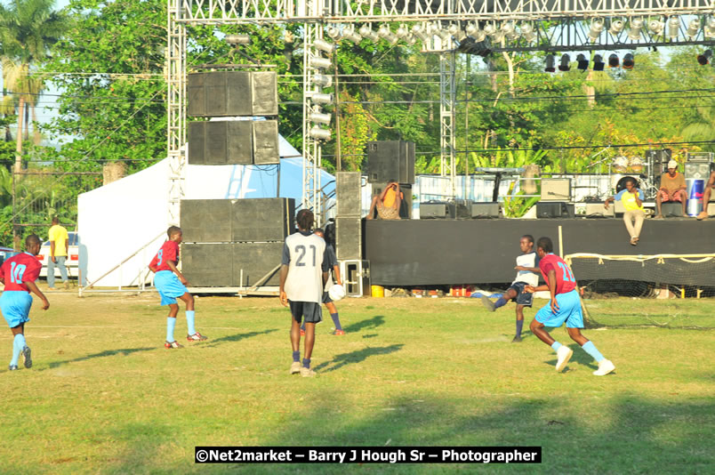 Marley Magic Traffic Jam - Celebrity Football @ Spring Break - Saturday, March 21, 2009 - Also Featuring: Kelley, Capleton, Junior Reid, Spragga Benz, Wayne Marshall, Munga, Romaine Virgo,Embee, Bango Herman, Flava K, Whisky Baggio, Andrew and Wadda Blood, Black Am I, Packa, Venue at Waz Beach, Norman Manley Boulevard, Negril Westmoreland, Jamaica - Saturday, March 21, 2009 - Photographs by Net2Market.com - Barry J. Hough Sr, Photographer/Photojournalist - Negril Travel Guide, Negril Jamaica WI - http://www.negriltravelguide.com - info@negriltravelguide.com...!