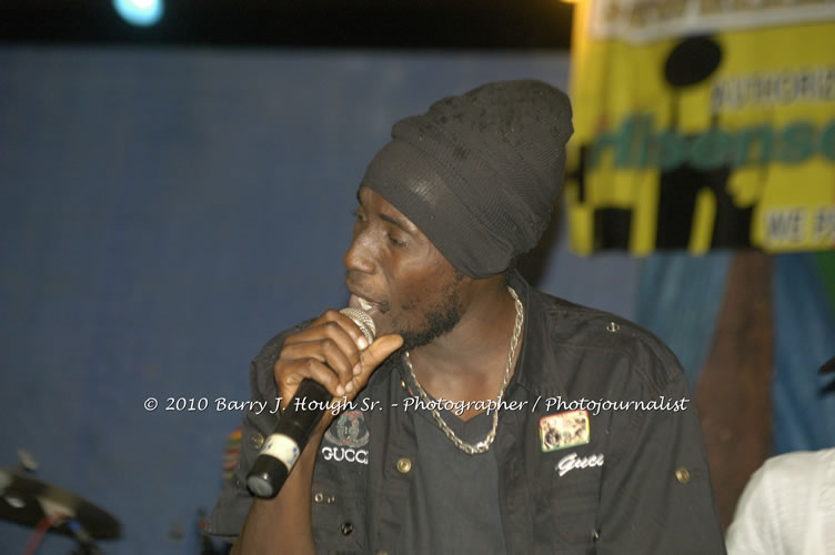 Etana - Live In Concert - One Love Reggae Concert Series 09/10 @ Negril Escape Resort and Spa, December 22, 2009, One Love Drive, West End, Negril, Westmoreland, Jamaica W.I. - Photographs by Net2Market.com - Barry J. Hough Sr, Photographer/Photojournalist - Negril Travel Guide, Negril Jamaica WI - http://www.negriltravelguide.com - info@negriltravelguide.com...!