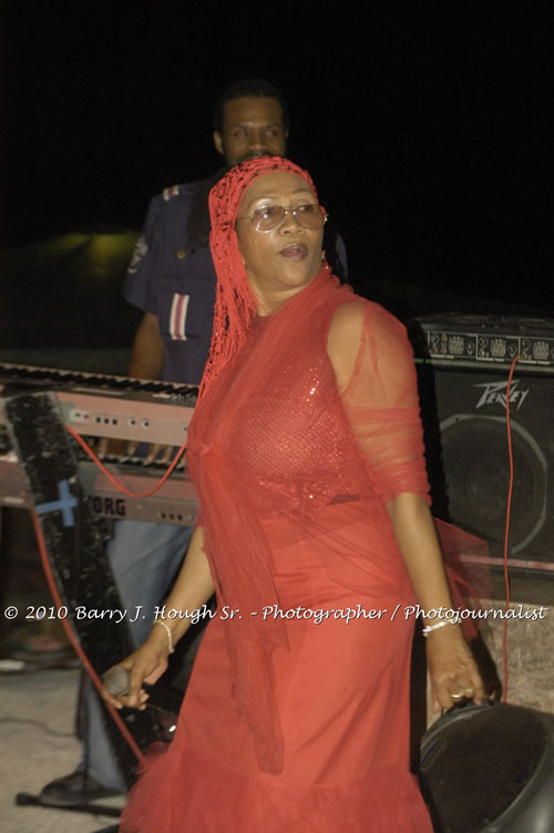 Marcia Griffiths & Edge Michael - Live In Concert - One Love Reggae Concert Series 09/10 @ Negril Escape Resort and Spa, December 29, 2009, One Love Drive, West End, Negril, Westmoreland, Jamaica W.I. - Photographs by Net2Market.com - Barry J. Hough Sr, Photographer/Photojournalist - Negril Travel Guide, Negril Jamaica WI - http://www.negriltravelguide.com - info@negriltravelguide.com...!