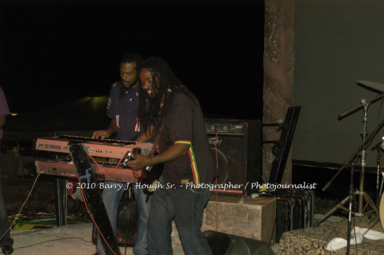 Marcia Griffiths & Edge Michael - Live In Concert - One Love Reggae Concert Series 09/10 @ Negril Escape Resort and Spa, December 29, 2009, One Love Drive, West End, Negril, Westmoreland, Jamaica W.I. - Photographs by Net2Market.com - Barry J. Hough Sr, Photographer/Photojournalist - Negril Travel Guide, Negril Jamaica WI - http://www.negriltravelguide.com - info@negriltravelguide.com...!