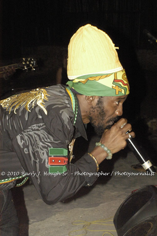 Richie Spice - Live In Concert - One Love Reggae Concert Series 09/10 @ Negril Escape Resort and Spa, January 19, 2010, One Love Drive, West End, Negril, Westmoreland, Jamaica W.I. - Photographs by Net2Market.com - Barry J. Hough Sr, Photographer/Photojournalist - Negril Travel Guide, Negril Jamaica WI - http://www.negriltravelguide.com - info@negriltravelguide.com...!