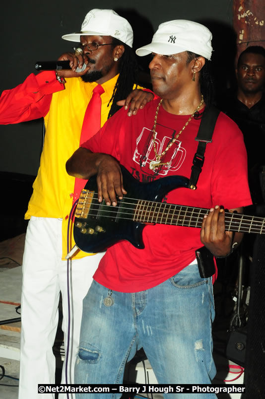 Beenie Man - Live in Concert, plus Hiyah Grade Band @ The Sunset Show @ Negril Escape Resort and Spa, Tuesday, February 3, 2009 - Live Reggae Music at Negril Escape - Tuesday Nights 6:00PM to 10:00 PM - One Love Drive, West End, Negril, Westmoreland, Jamaica W.I. - Photographs by Net2Market.com - Barry J. Hough Sr, Photographer/Photojournalist - The Negril Travel Guide - Negril's and Jamaica's Number One Concert Photography Web Site with over 40,000 Jamaican Concert photographs Published -  Negril Travel Guide, Negril Jamaica WI - http://www.negriltravelguide.com - info@negriltravelguide.com...!