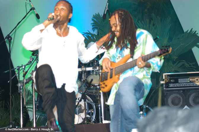 Assassin - Red Stripe Reggae Sumfest 2005 - Dancehall Night - July 21th, 2005 - Negril Travel Guide, Negril Jamaica WI - http://www.negriltravelguide.com - info@negriltravelguide.com...!