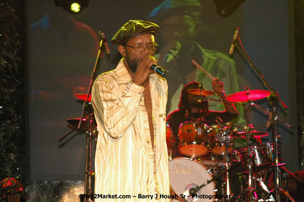 Beres Hammond - Red Stripe Reggae Sumfest 2007 - Zenith - Saturday, July 21, 2007 - Catherine Hall, Montego Bay, St James, Jamaica W.I. - Negril Travel Guide, Negril Jamaica WI - http://www.negriltravelguide.com - info@negriltravelguide.com...!