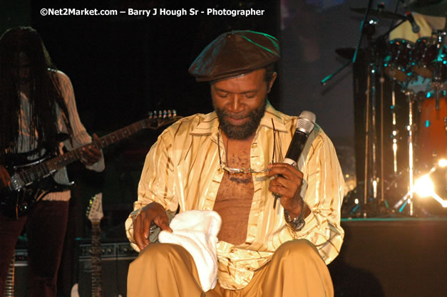 Beres Hammond - Red Stripe Reggae Sumfest 2007 - Zenith - Saturday, July 21, 2007 - Catherine Hall, Montego Bay, St James, Jamaica W.I. - Negril Travel Guide, Negril Jamaica WI - http://www.negriltravelguide.com - info@negriltravelguide.com...!