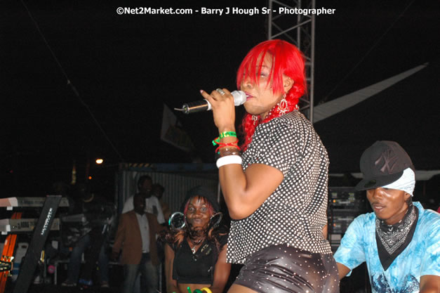 Macka Diamond - Explosion - Red Stripe Reggae Sumfest 2007 - Thursday, July 19, 2007 - Red Stripe Reggae Sumfest 2007 at Catherine Hall, Montego Bay, St James, Jamaica W.I. - Negril Travel Guide, Negril Jamaica WI - http://www.negriltravelguide.com - info@negriltravelguide.com...!