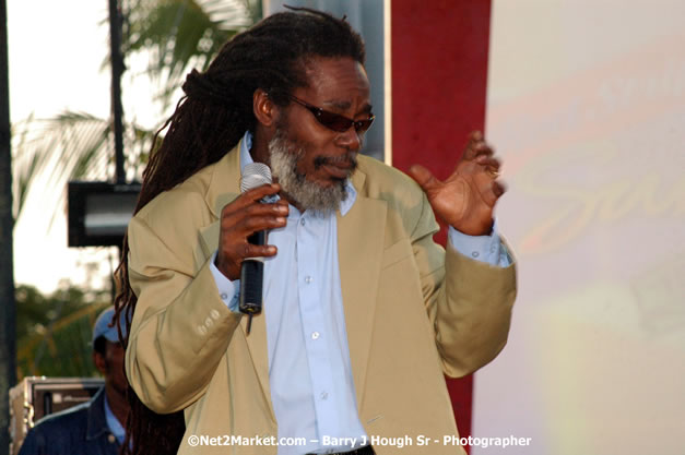 Mighty Diamonds - Red Stripe Reggae Sumfest 2007 - Zenith - Saturday, July 21, 2007 - Catherine Hall, Montego Bay, St James, Jamaica W.I. - Negril Travel Guide, Negril Jamaica WI - http://www.negriltravelguide.com - info@negriltravelguide.com...!