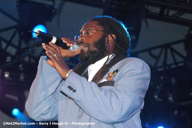 Tarrus Riley - Red Stripe Reggae Sumfest 2007 - Zenith - Saturday, July 21, 2007 - Catherine Hall, Montego Bay, St James, Jamaica W.I. - Negril Travel Guide, Negril Jamaica WI - http://www.negriltravelguide.com - info@negriltravelguide.com...!