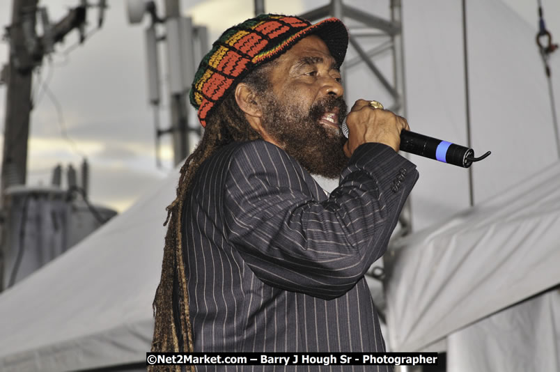 John Holt @ Red Stripe Reggae Sumfest 2008 International Night 2, Catherine Hall, Montego Bay - Saturday, July 19, 2008 - Reggae Sumfest 2008 July 13 - July 19, 2008 - Photographs by Net2Market.com - Barry J. Hough Sr. Photojournalist/Photograper - Photographs taken with a Nikon D300 - Negril Travel Guide, Negril Jamaica WI - http://www.negriltravelguide.com - info@negriltravelguide.com...!