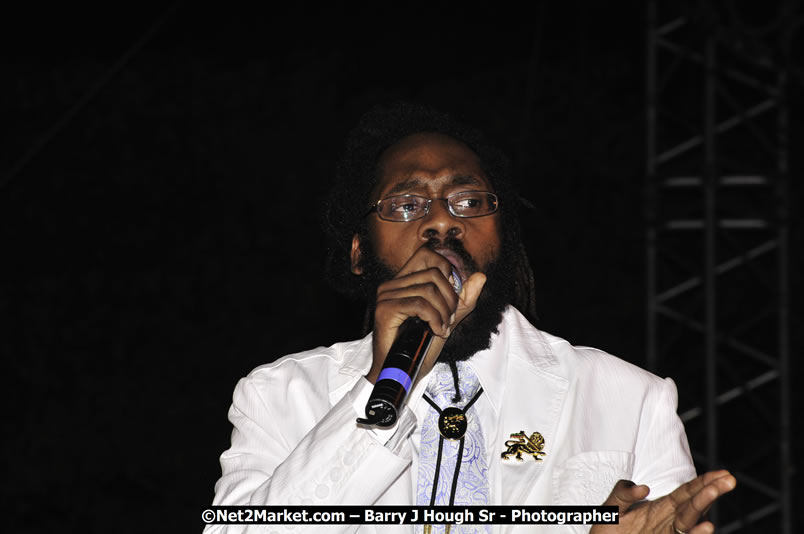 Tarrus Riley @ Red Stripe Reggae Sumfest 2008 International Night 2, Catherine Hall, Montego Bay - Saturday, July 19, 2008 - Reggae Sumfest 2008 July 13 - July 19, 2008 - Photographs by Net2Market.com - Barry J. Hough Sr. Photojournalist/Photograper - Photographs taken with a Nikon D300 - Negril Travel Guide, Negril Jamaica WI - http://www.negriltravelguide.com - info@negriltravelguide.com...!