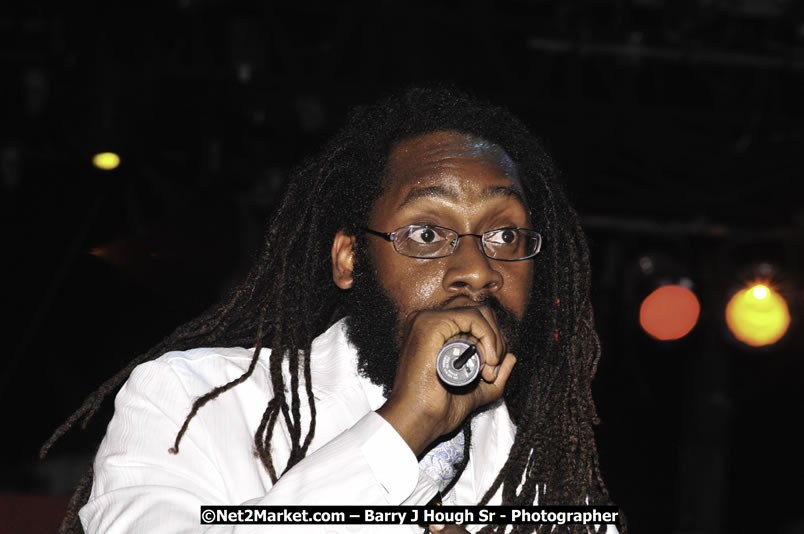 Tarrus Riley @ Red Stripe Reggae Sumfest 2008 International Night 2, Catherine Hall, Montego Bay - Saturday, July 19, 2008 - Reggae Sumfest 2008 July 13 - July 19, 2008 - Photographs by Net2Market.com - Barry J. Hough Sr. Photojournalist/Photograper - Photographs taken with a Nikon D300 - Negril Travel Guide, Negril Jamaica WI - http://www.negriltravelguide.com - info@negriltravelguide.com...!