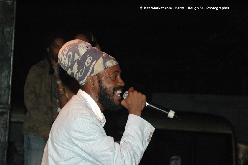 Lutan Fyah - Smile Jamaica, Nine Miles, St Anns, Jamaica - Saturday, February 10, 2007 - The Smile Jamaica Concert, a symbolic homecoming in Bob Marley's birthplace of Nine Miles - Negril Travel Guide, Negril Jamaica WI - http://www.negriltravelguide.com - info@negriltravelguide.com...!