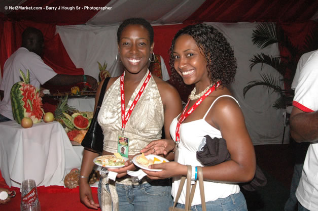 Venue - Audience at Red Stripe Reggae Sumfest 2006 - The Summit - Jamaica's Greatest, The World's Best - Saturday, July 22, 2006 - Montego Bay, Jamaica - Negril Travel Guide, Negril Jamaica WI - http://www.negriltravelguide.com - info@negriltravelguide.com...!